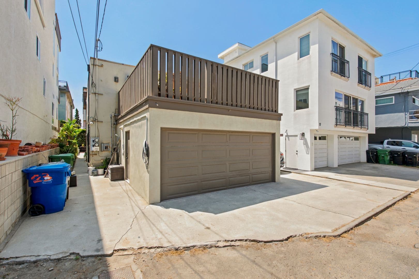 Marina del Rey Apartment: 21-23 Privateer Street