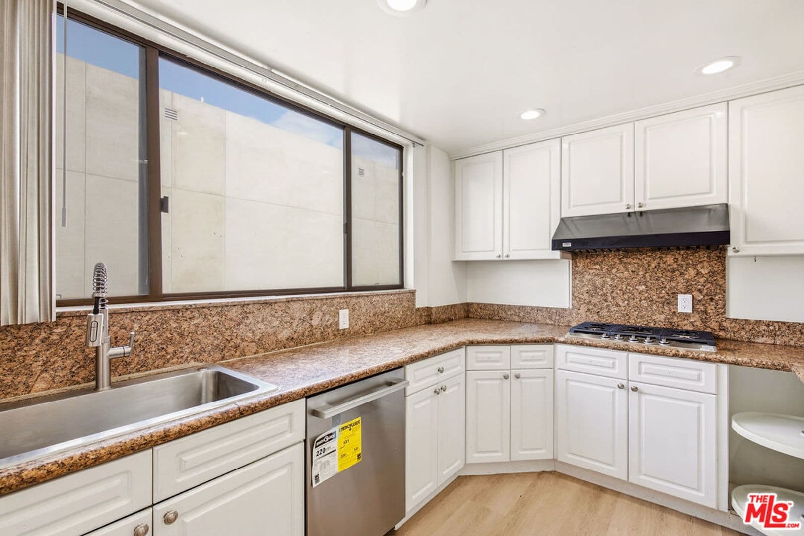 Beverly Hills Condo: 121 South Canon Drive