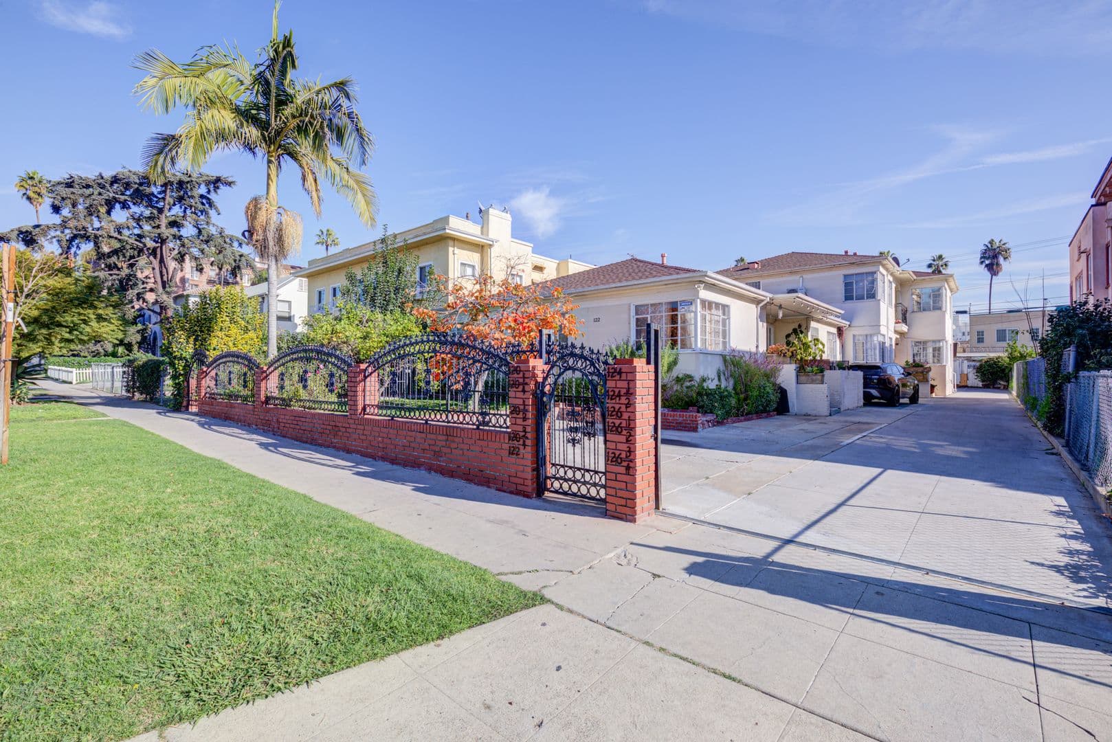 Los Angeles Apartment: 122 S. Berendo Street