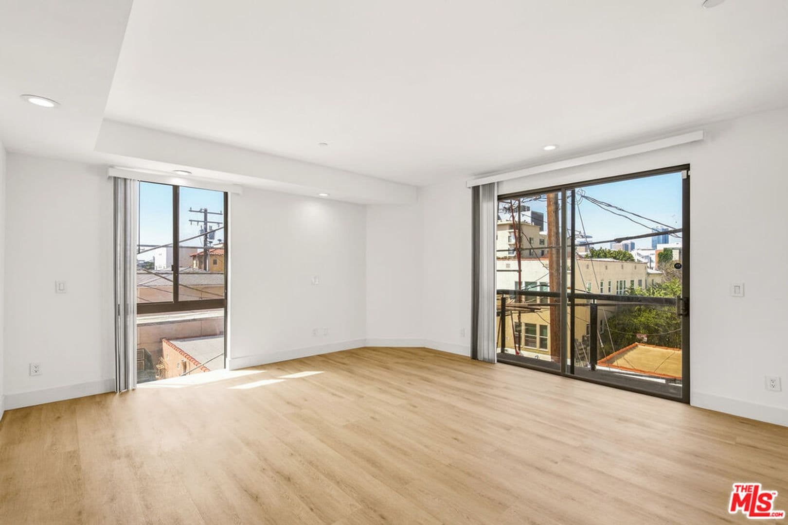 Beverly Hills Condo: 121 South Canon Drive
