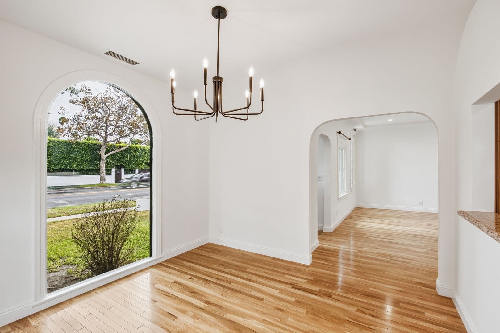 Los Angeles House: 525 N Crescent Heights