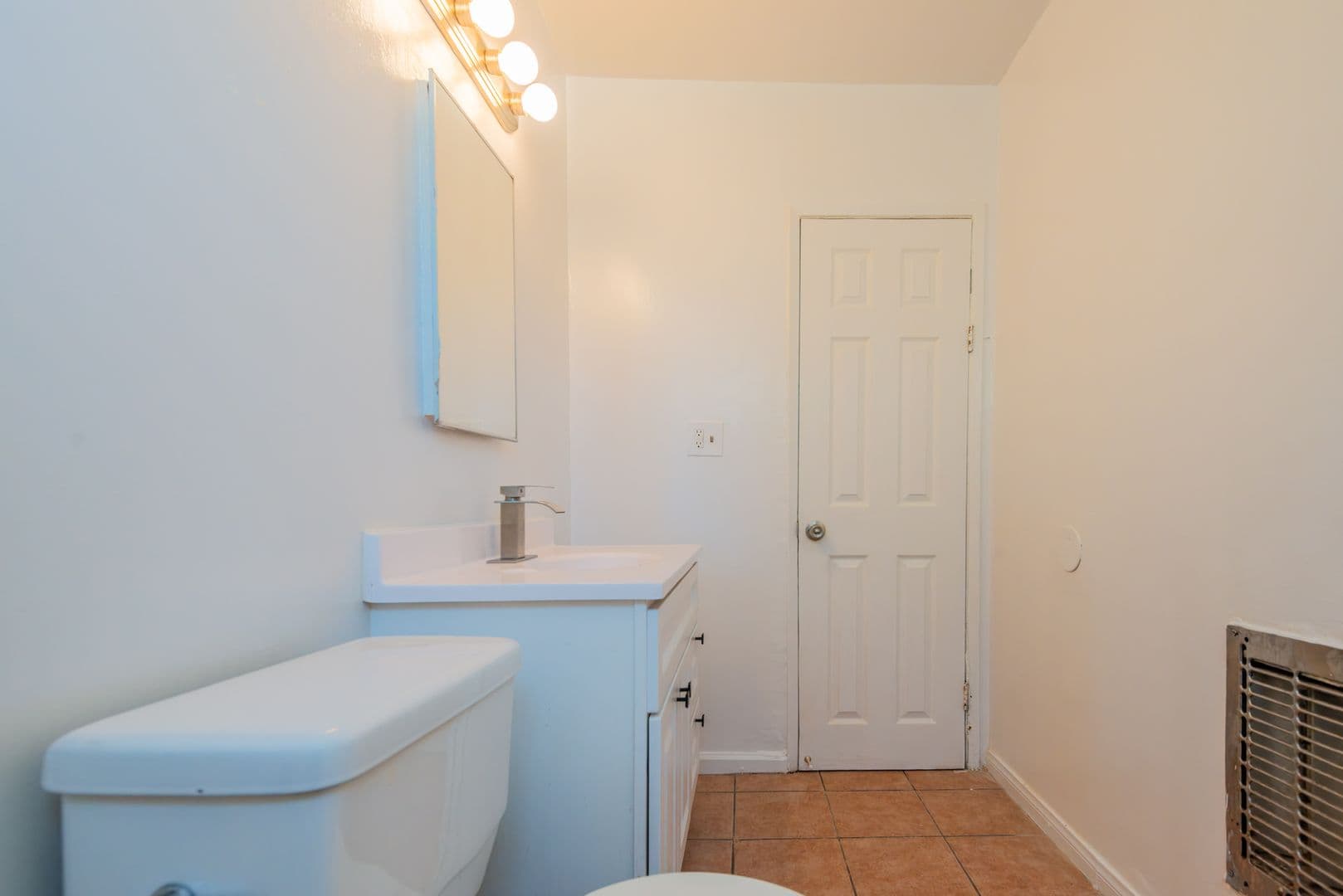 North Hollywood Apartment: 13135 Vanowen Street