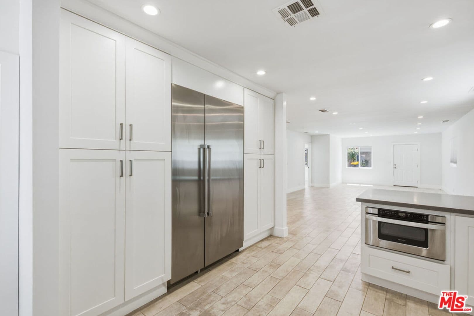 Venice House: 869 Warren Ave