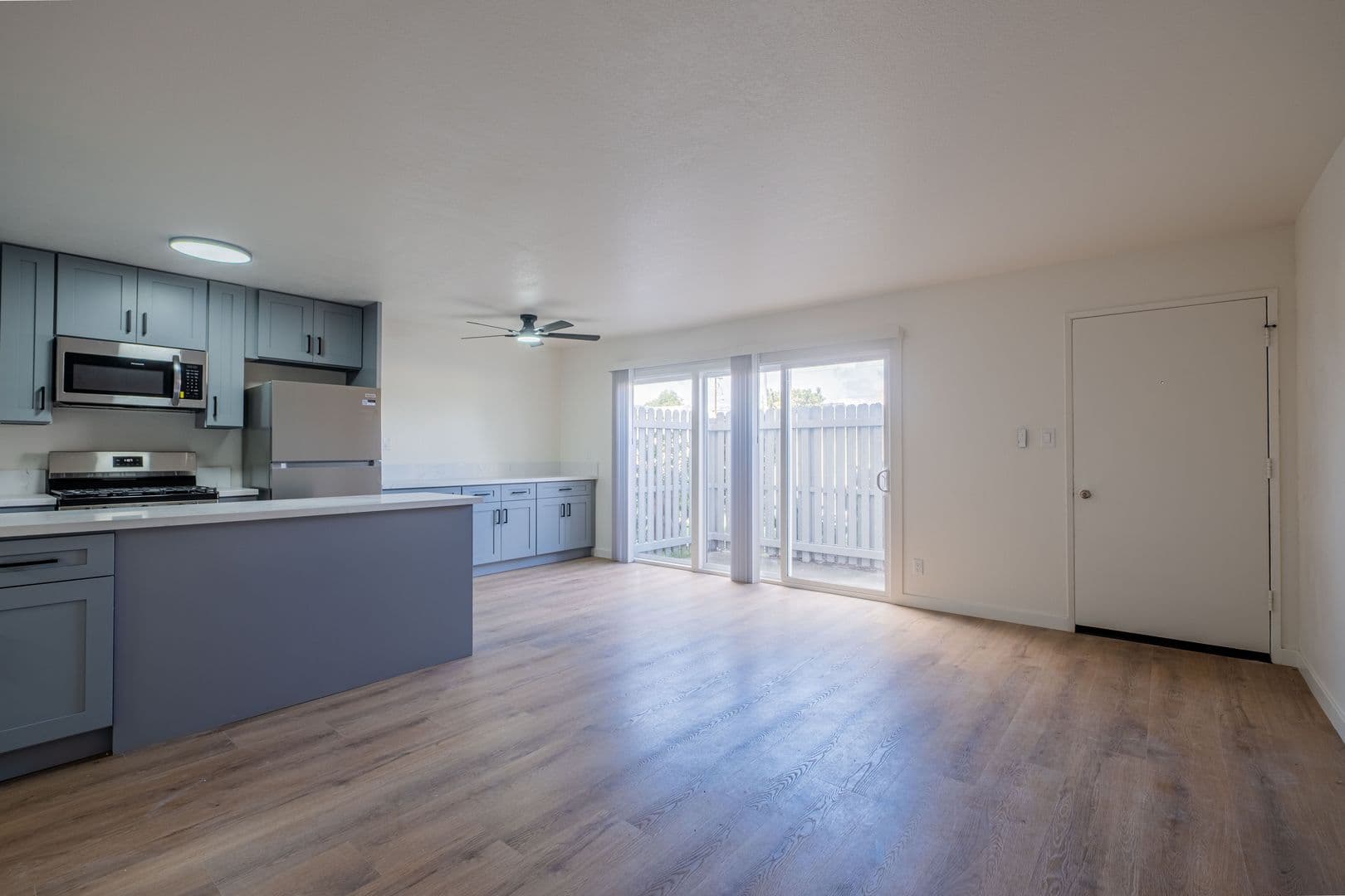 Torrance Apartment: 4712 Del Amo Blvd