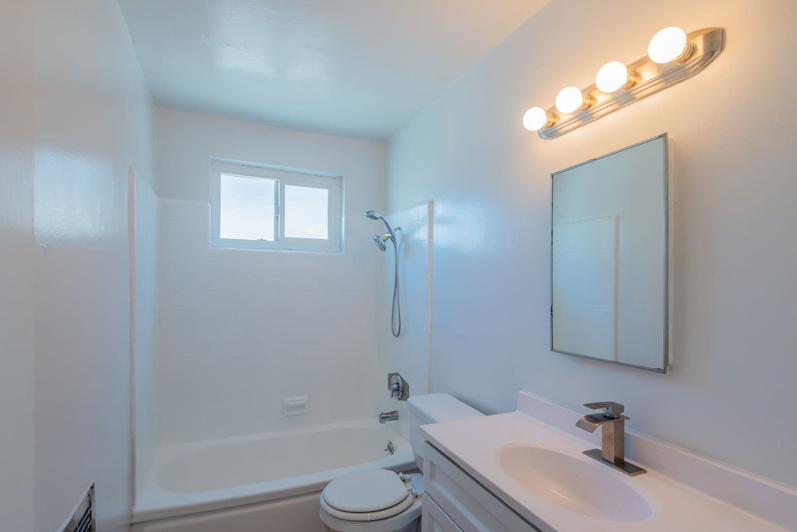 North Hollywood Apartment: 13135 Vanowen Street