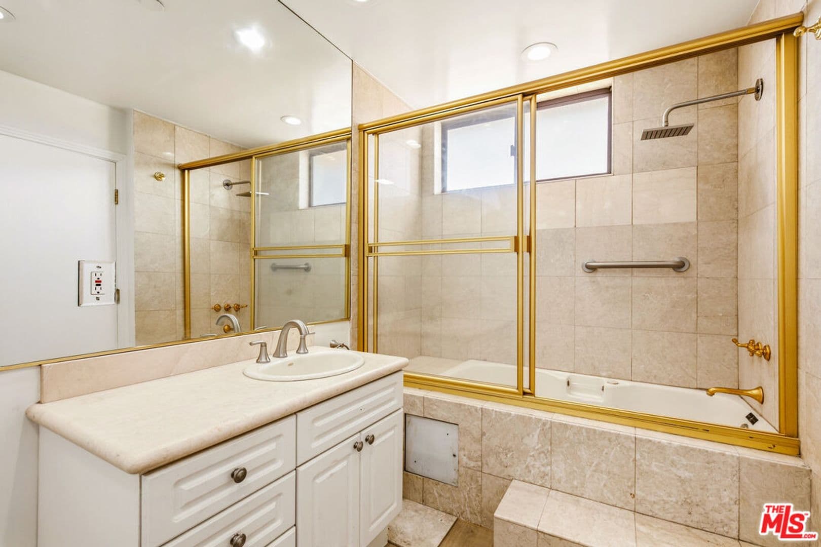 Beverly Hills Condo: 121 South Canon Drive