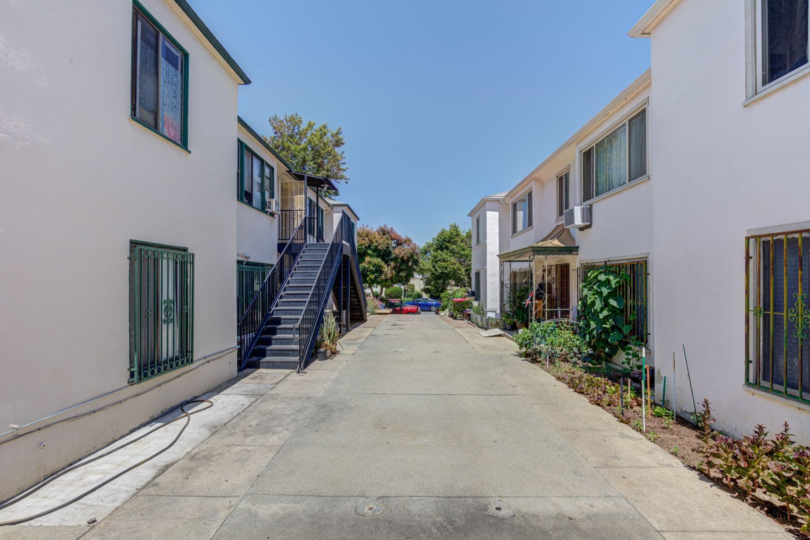 Los Angeles Apartment: 1154 S. Plymouth Blvd.