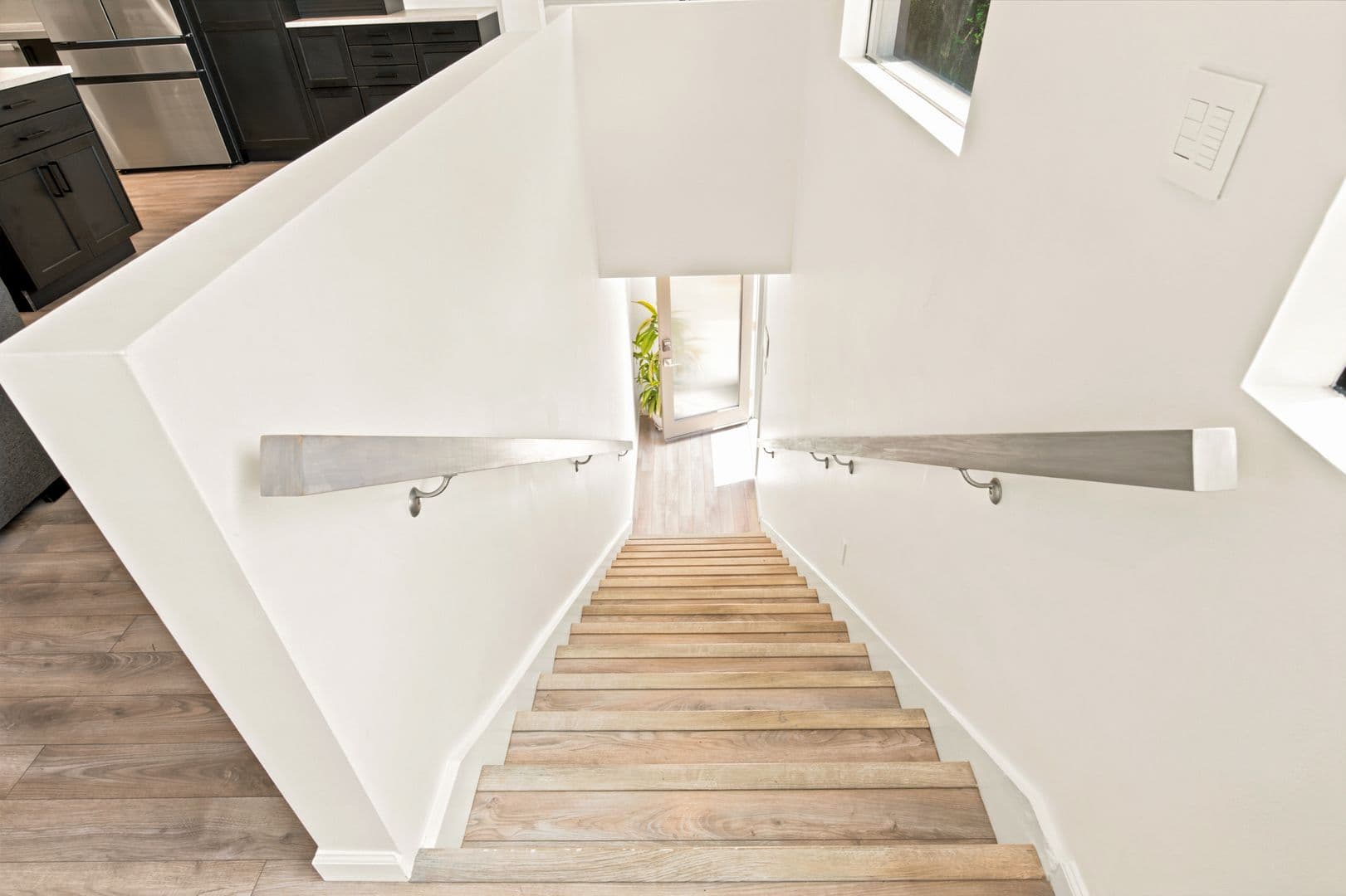 Marina del Rey Apartment: 21-23 Privateer Street