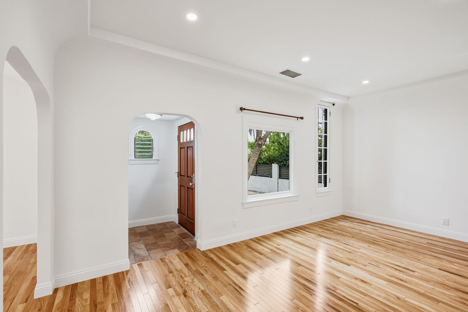 Los Angeles House: 525 N Crescent Heights