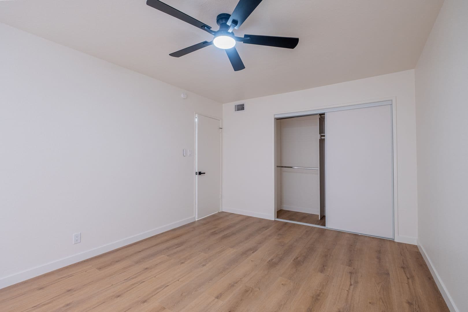 Torrance Apartment: 4712 Del Amo Blvd