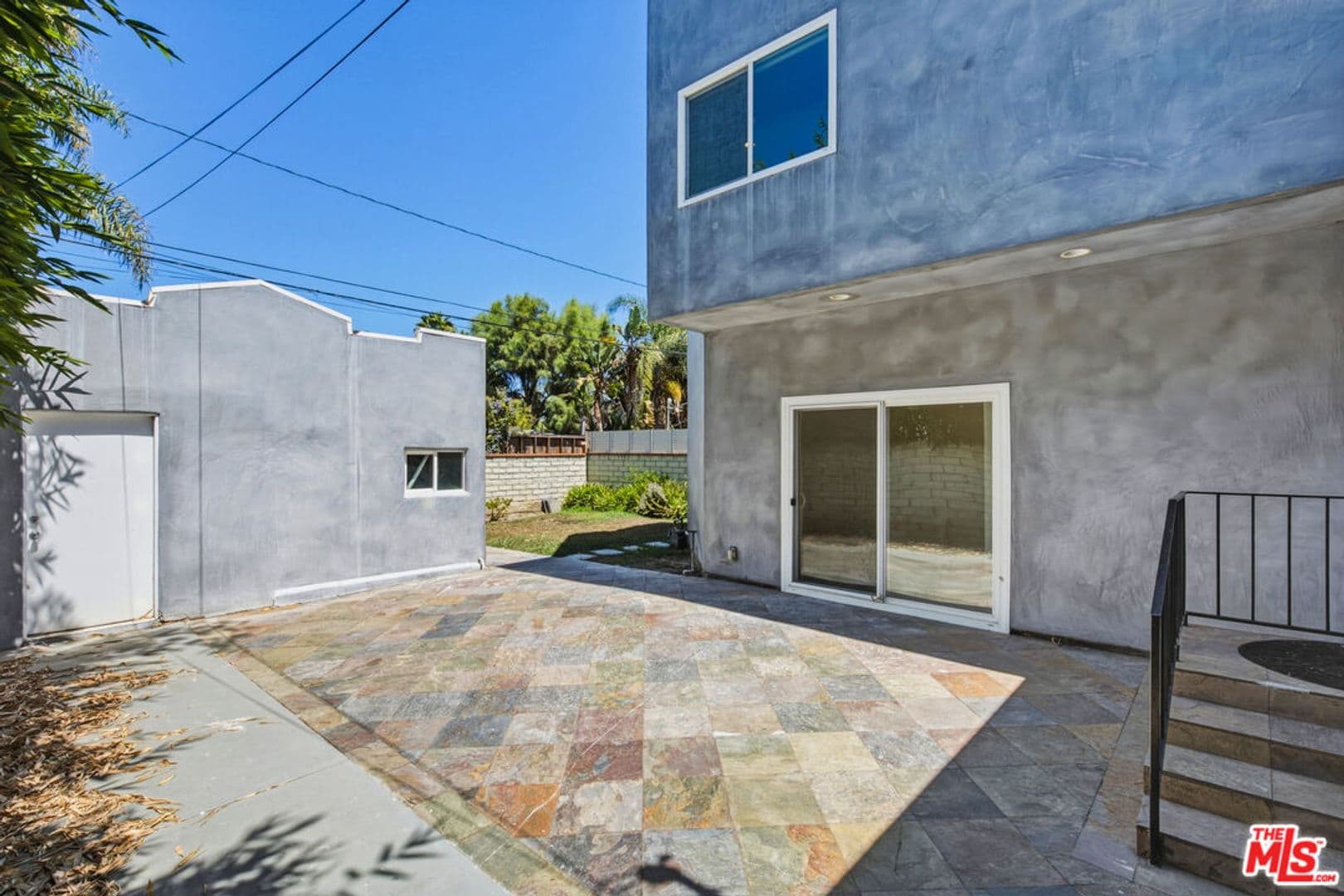 Venice House: 869 Warren Ave