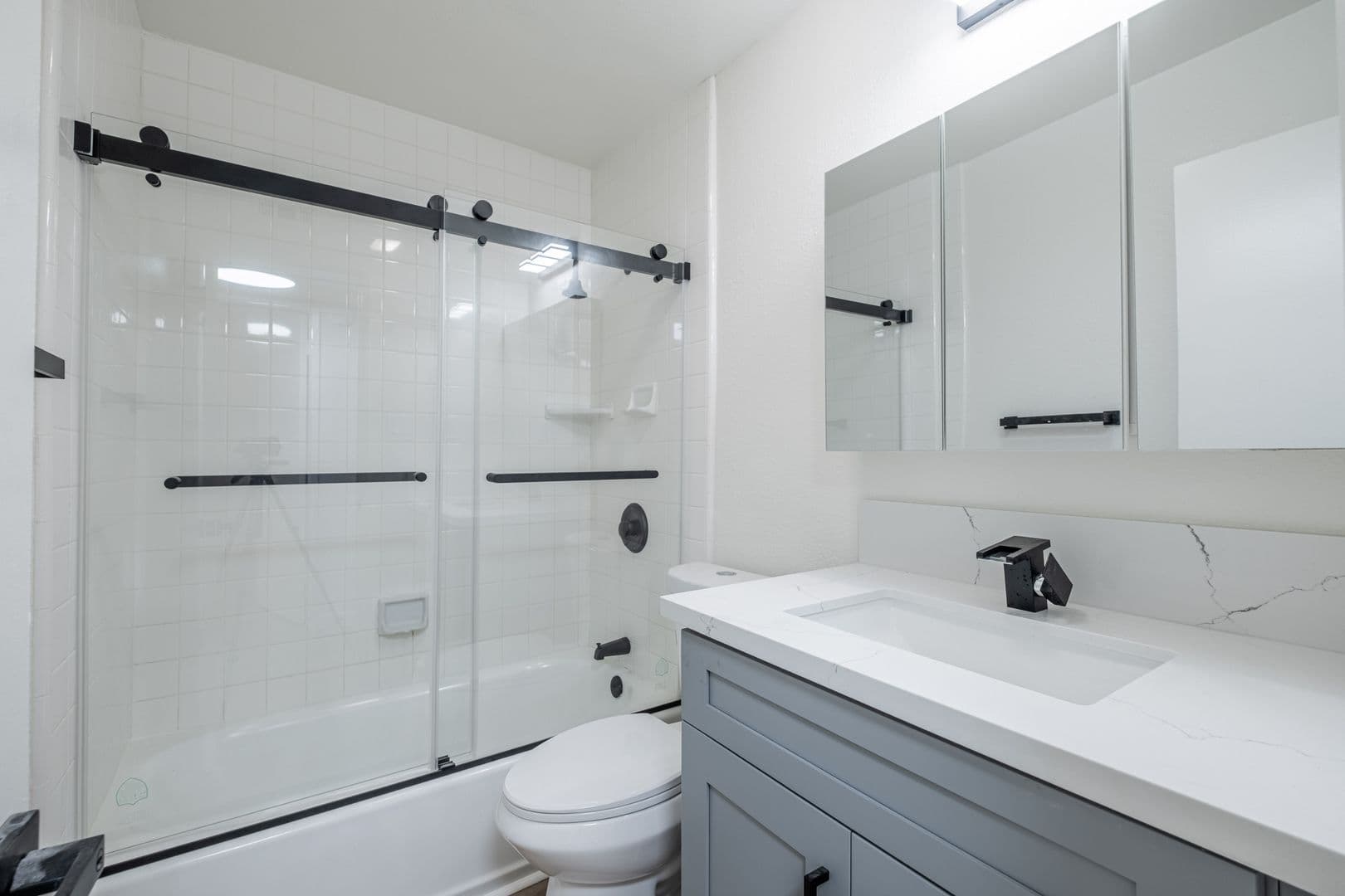 Torrance Apartment: 4712 Del Amo Blvd