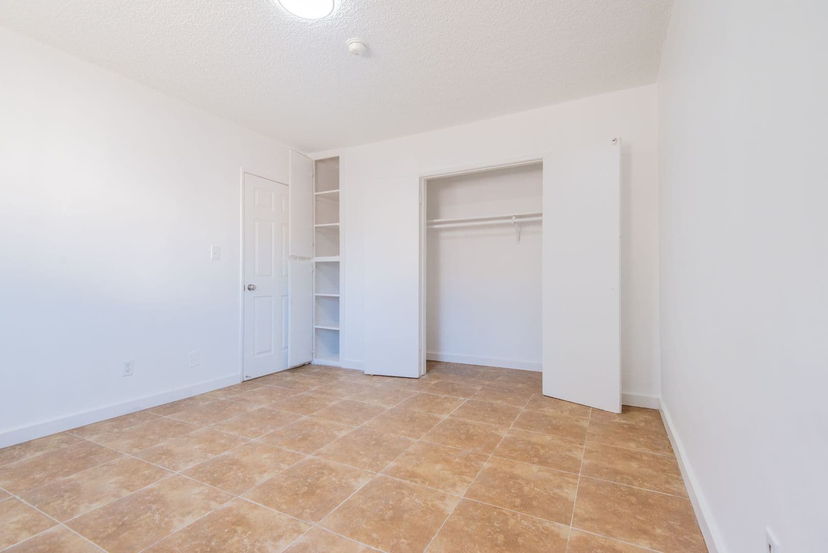 North Hollywood Apartment: 13135 Vanowen Street