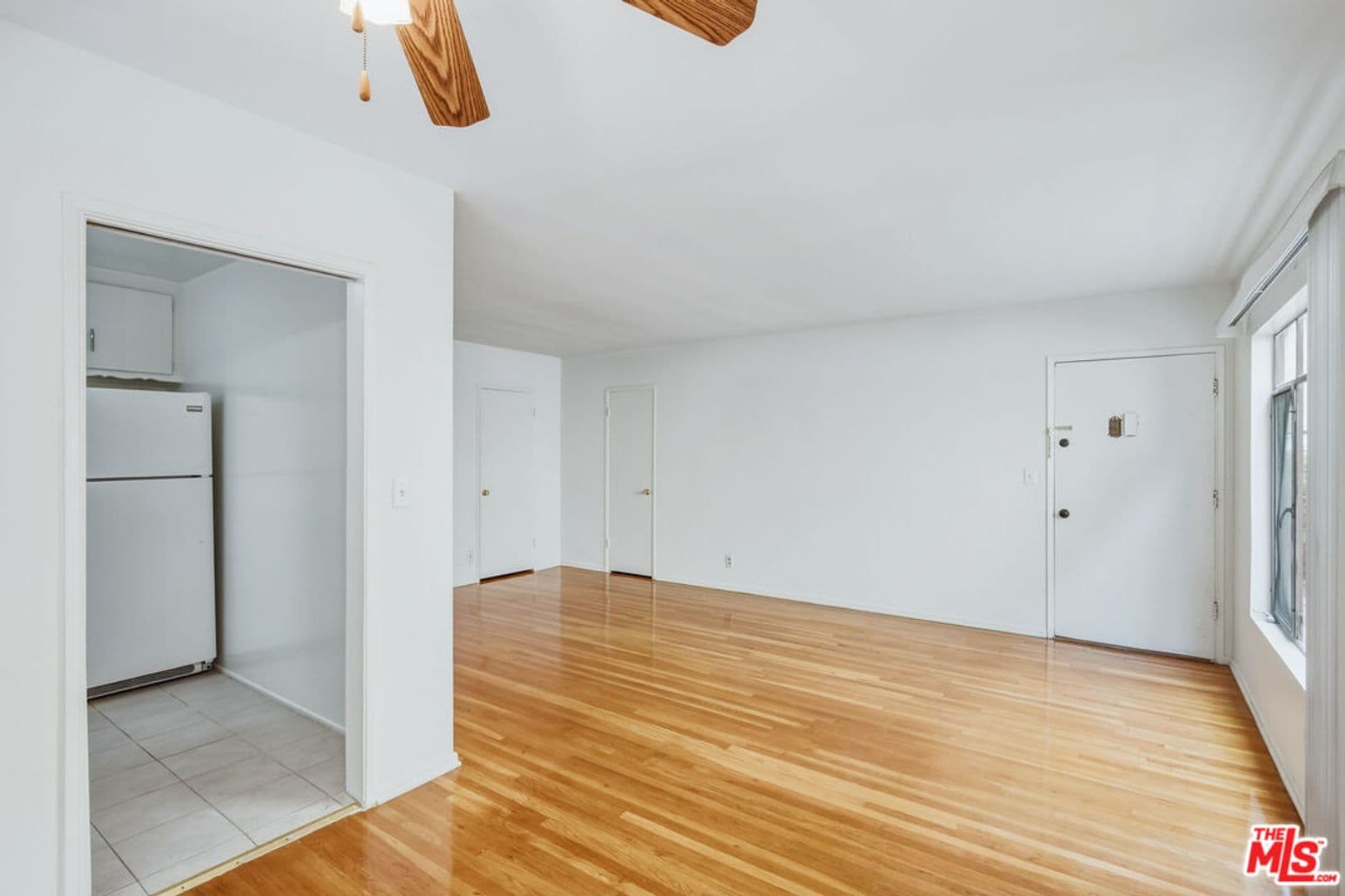 Los Angeles Apartment: 1058 S Wooster St