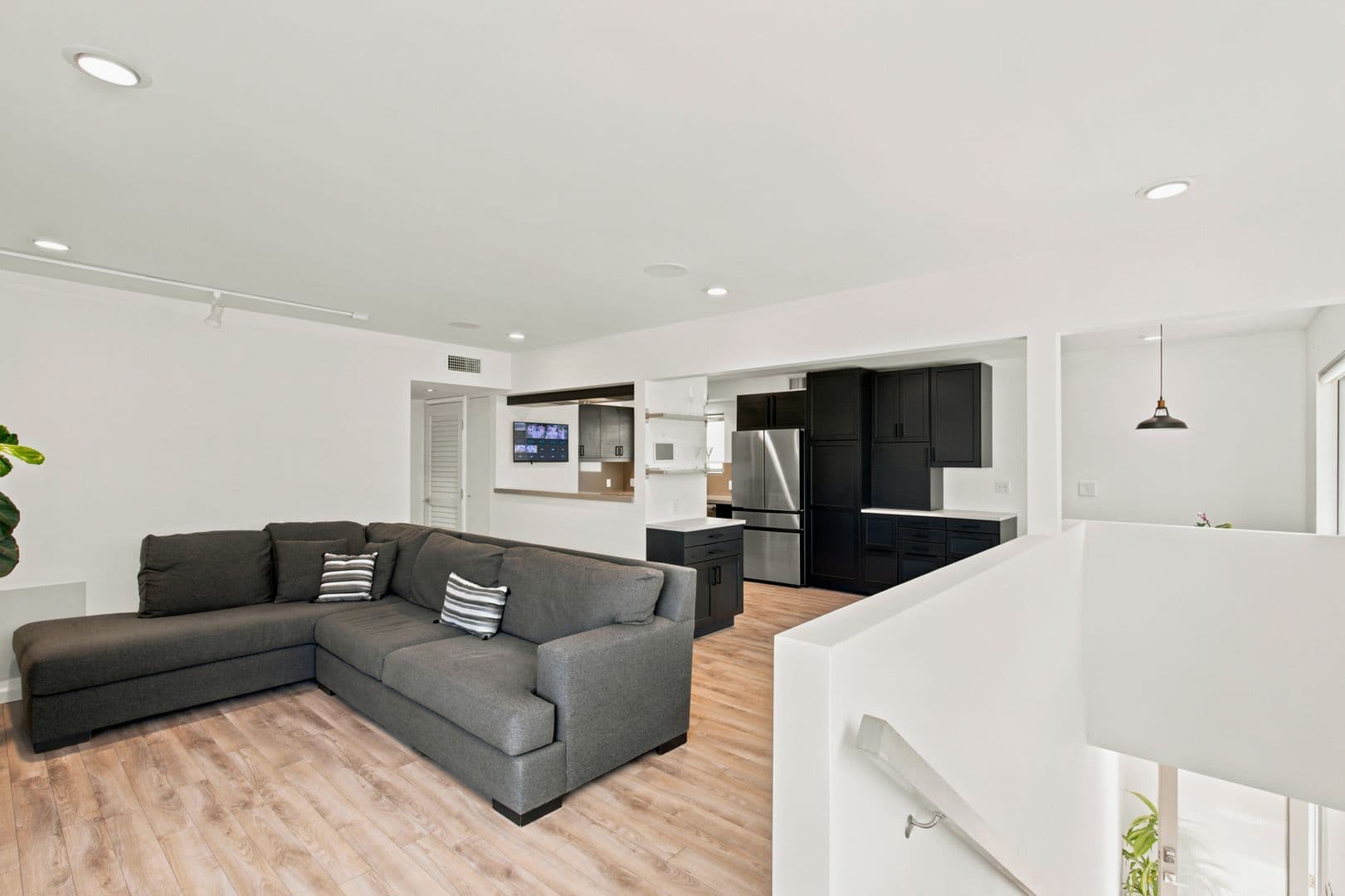Marina del Rey Apartment: 21-23 Privateer Street