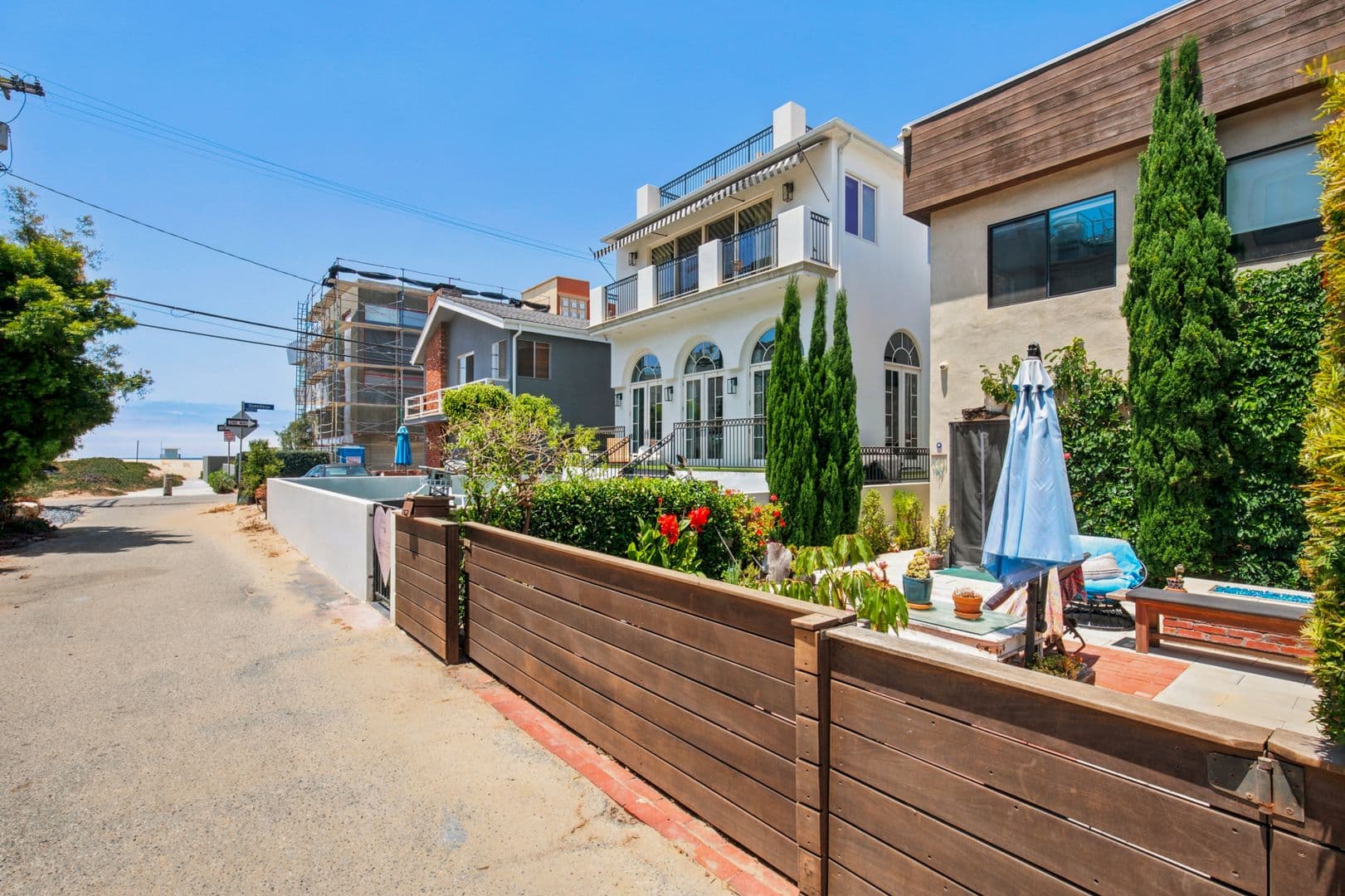 Marina del Rey Apartment: 21-23 Privateer Street