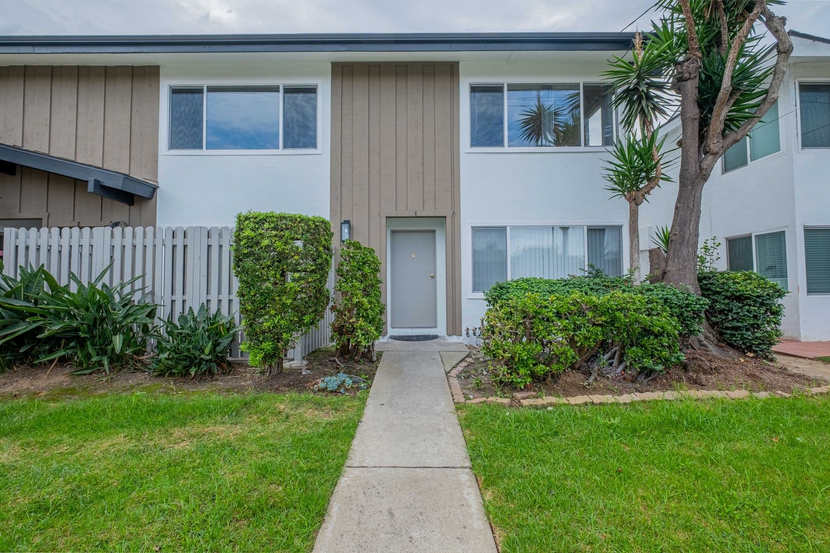 Torrance Apartment: 4712 Del Amo Blvd