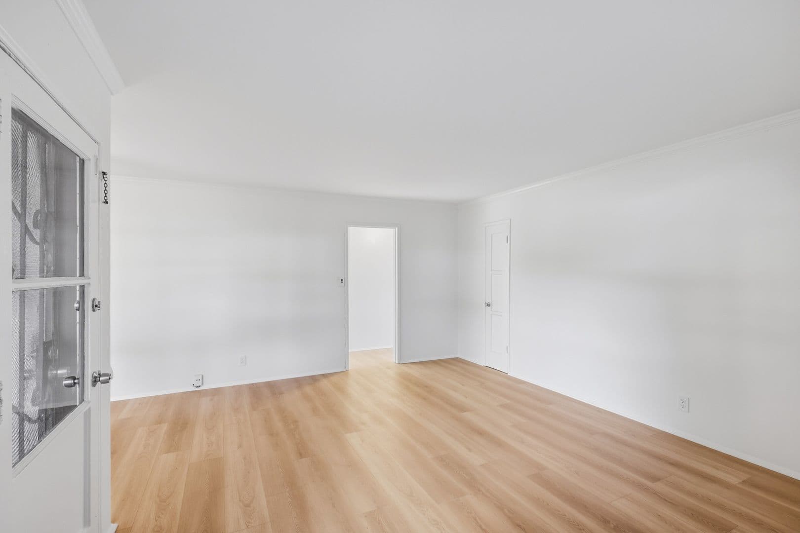Los Angeles Apartment: 5700 Corbett Street