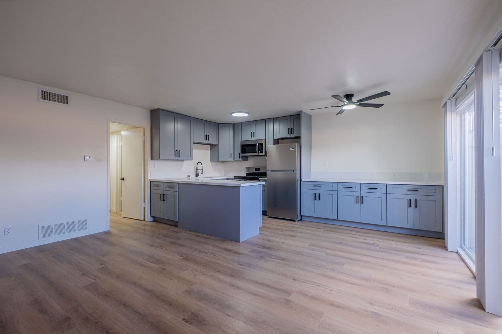 Torrance Apartment: 4712 Del Amo Blvd