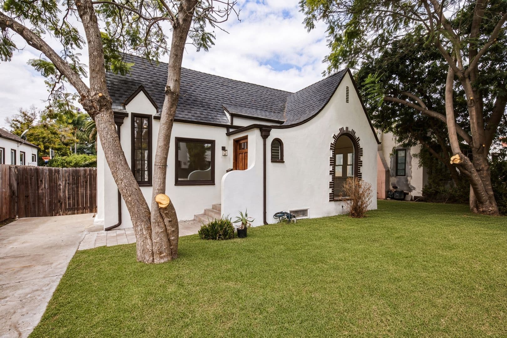 Los Angeles House: 525 N Crescent Heights