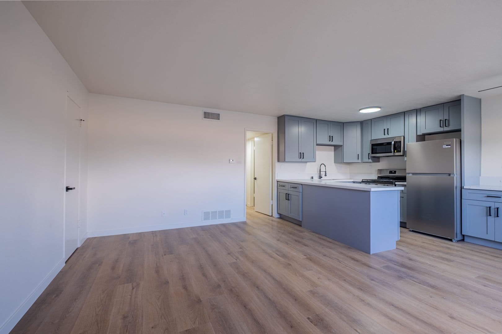 Torrance Apartment: 4712 Del Amo Blvd