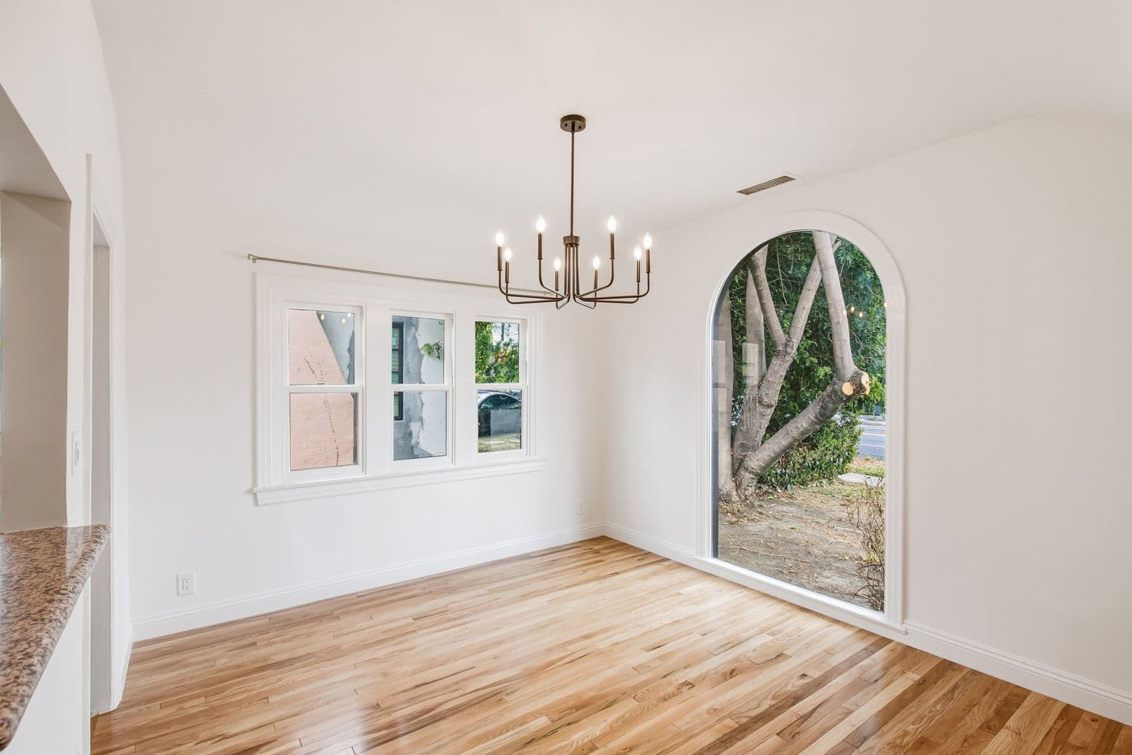 Los Angeles House: 525 N Crescent Heights