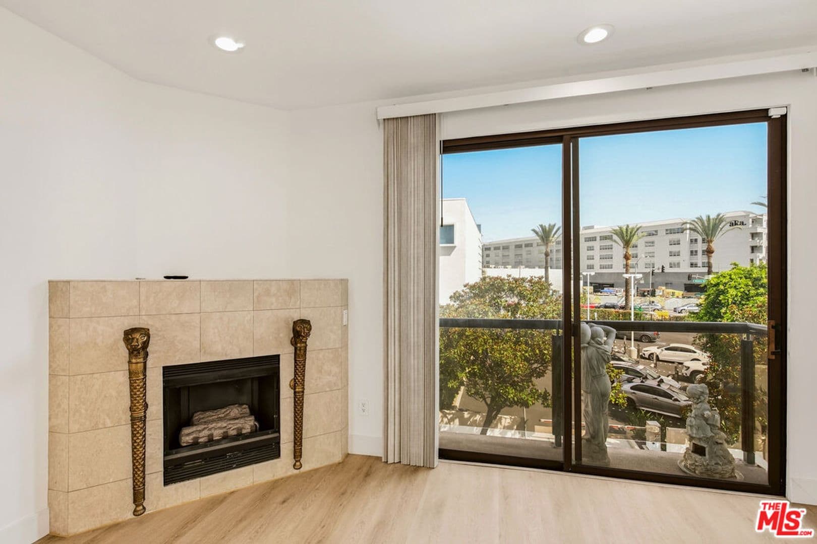 Beverly Hills Condo: 121 South Canon Drive