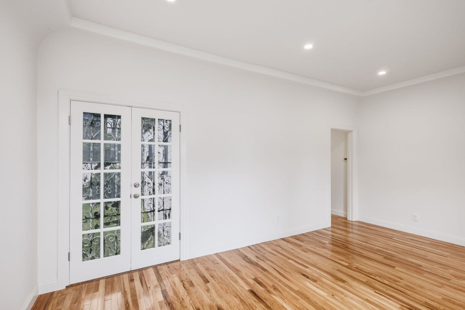 Los Angeles House: 525 N Crescent Heights