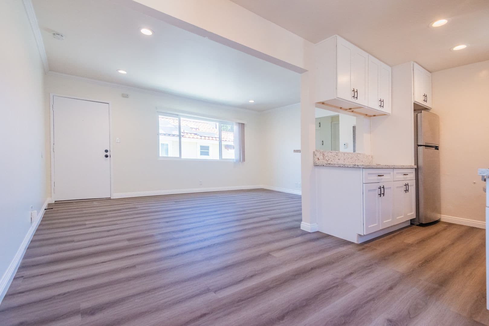 Redondo Beach Apartment: 2107 Pullman Lane