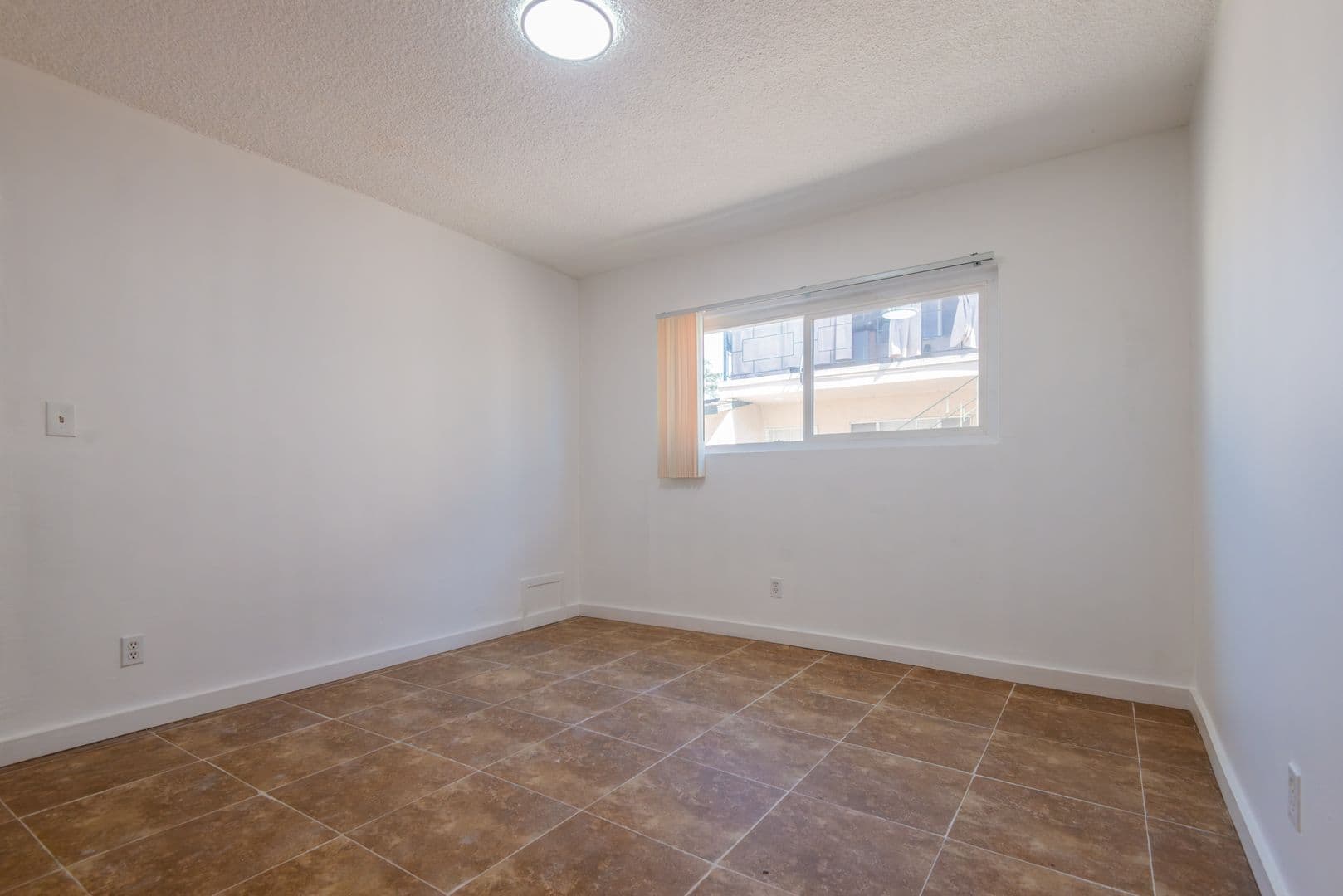 North Hollywood Apartment: 13135 Vanowen Street