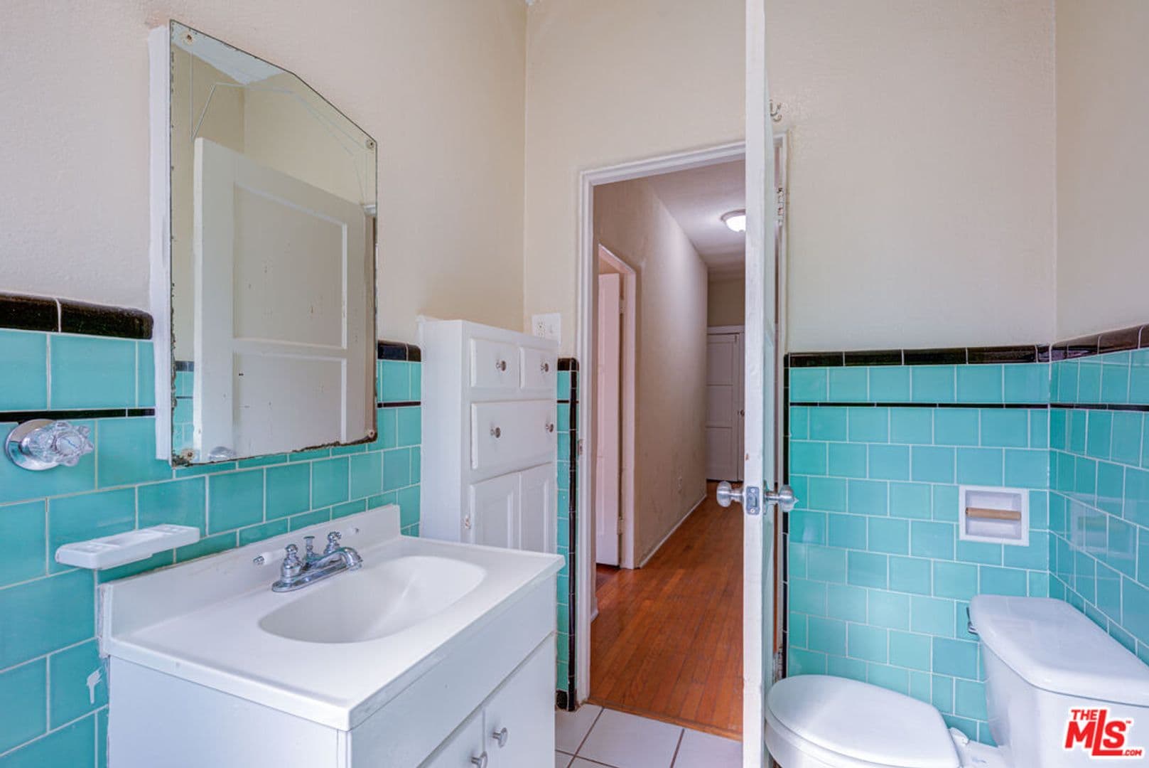 Los Angeles Apartment: 1492 Silver Lake Blvd