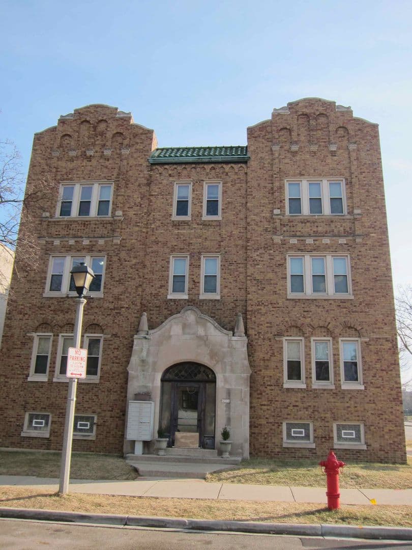 Shorewood Apartment: 4000 N. Morris Blvd.
