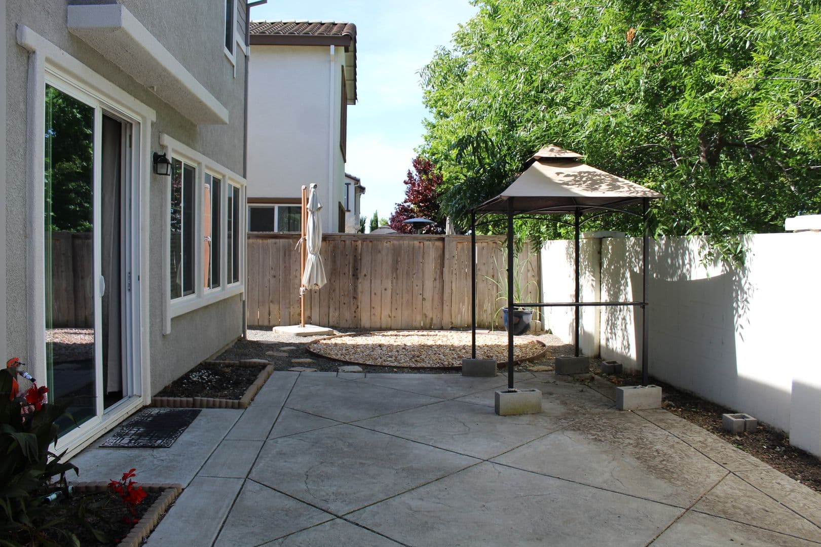 Dixon House: 1280 Cornell Dr