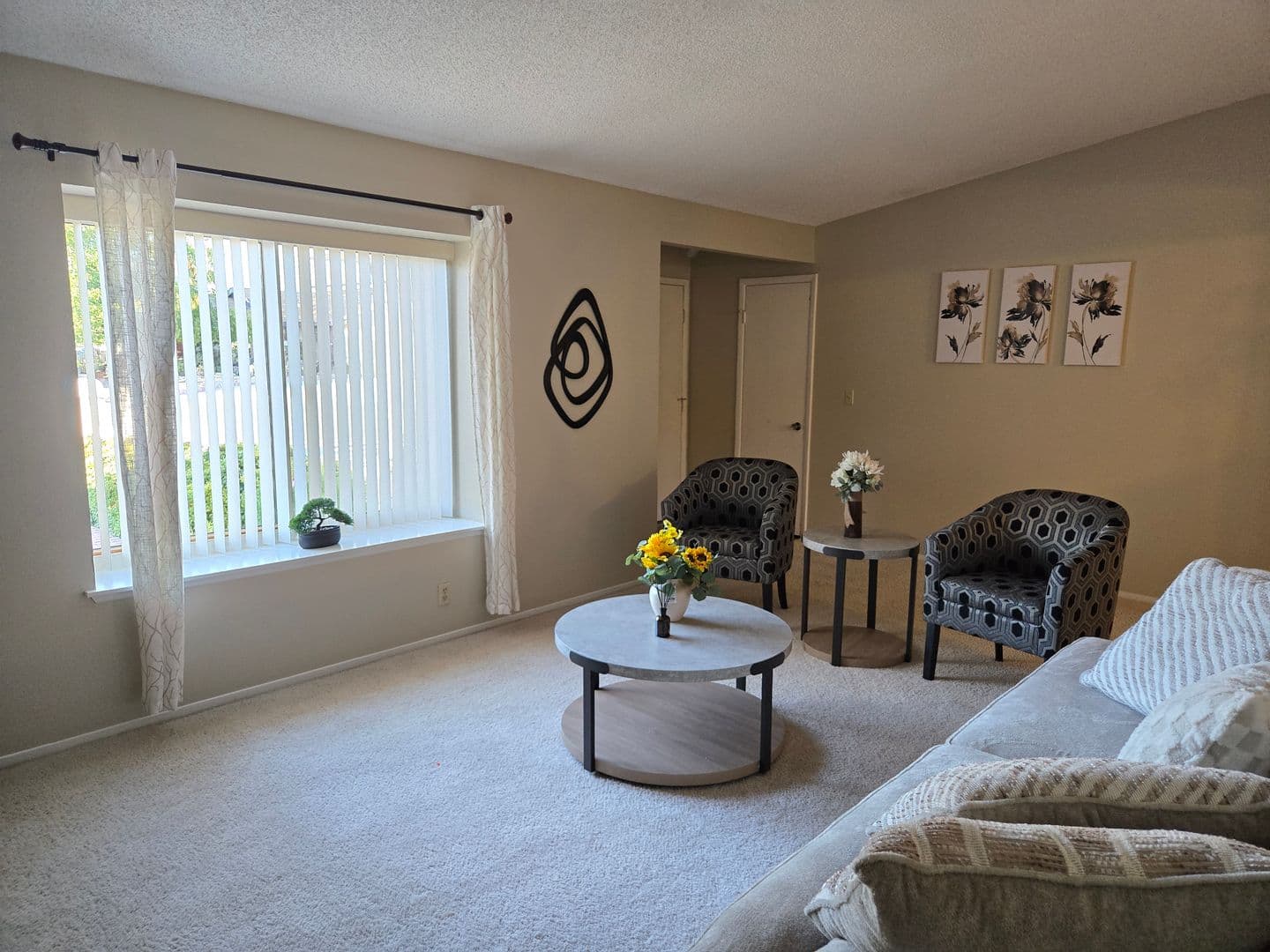 Las Vegas House: 6413 W Roy Rogers Dr.