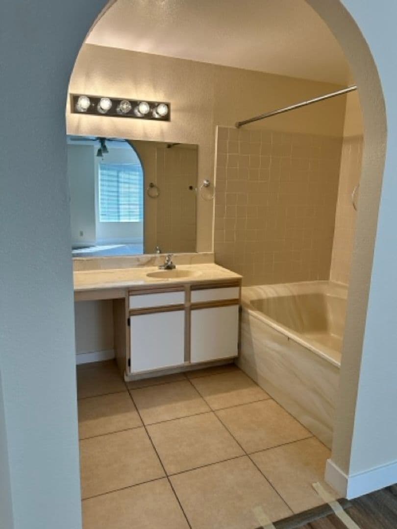Las Vegas Condo: 2200 S Fort Apache Rd., #1028