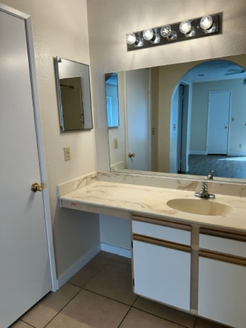 Las Vegas Condo: 2200 S Fort Apache Rd., #1028