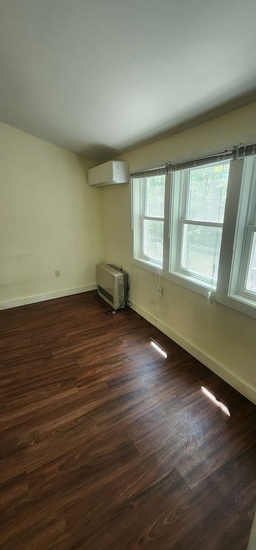West Bath Apartment: 10 Renshaw Drive