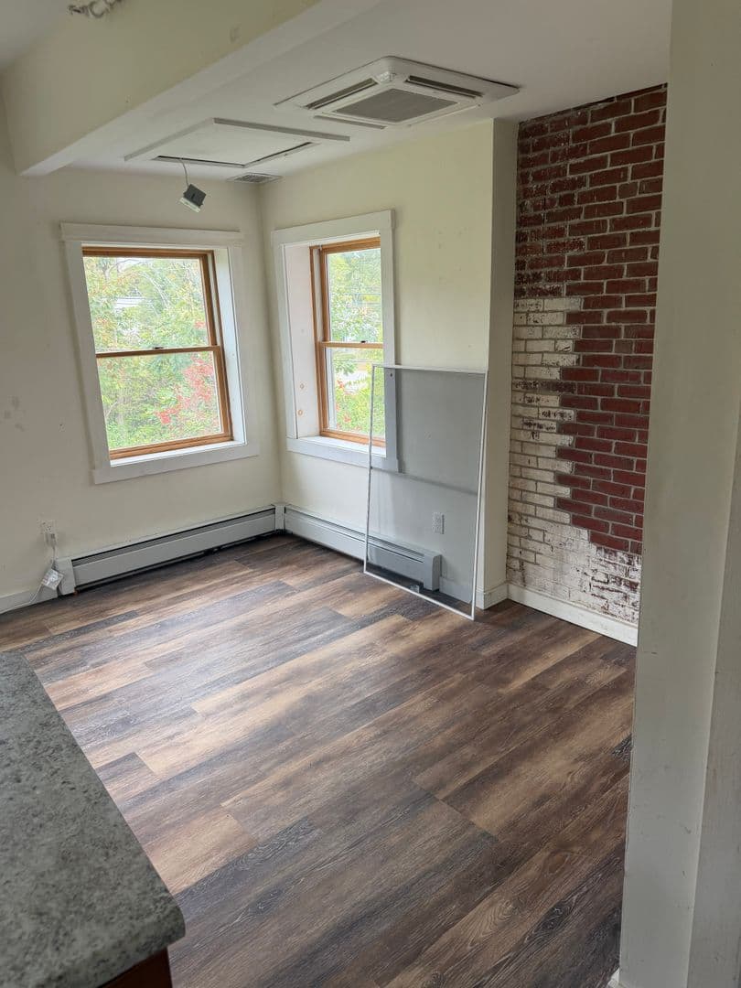 Brunswick Apartment: 108 Harpswell Rd