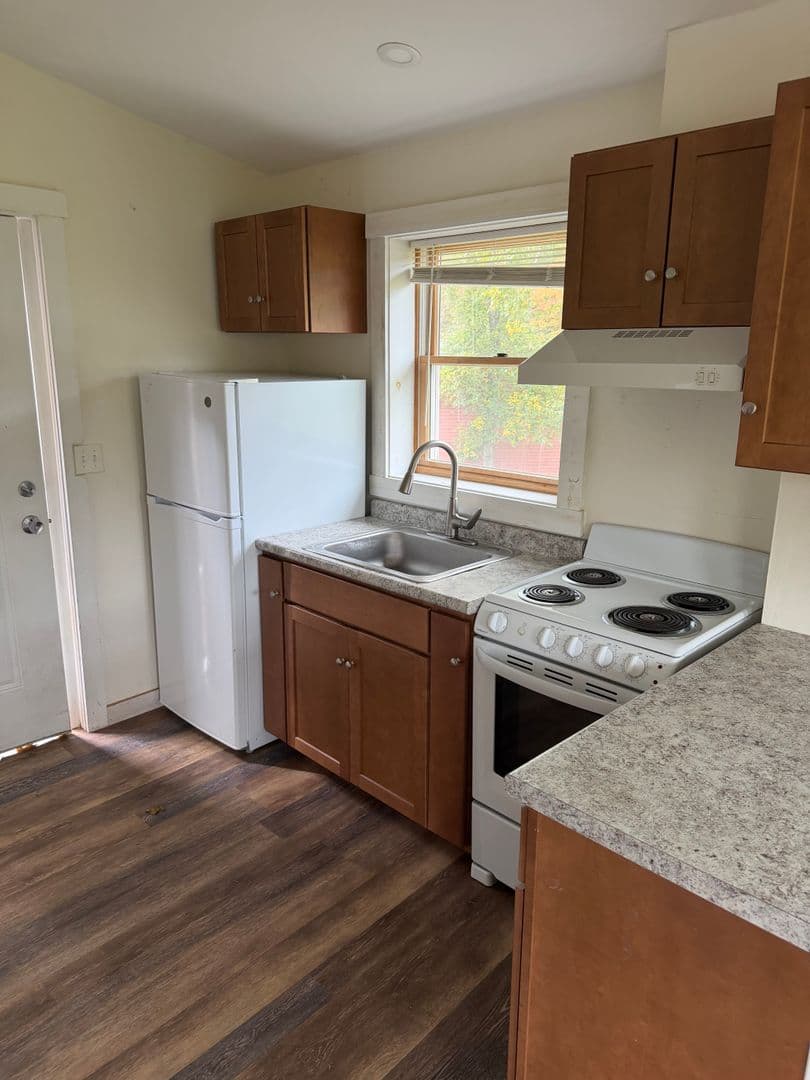 Brunswick Apartment: 108 Harpswell Rd