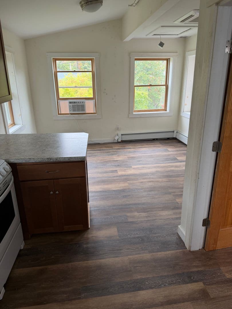 Brunswick Apartment: 108 Harpswell Rd
