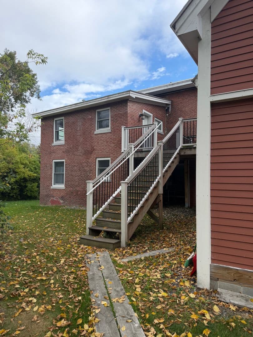 Brunswick Apartment: 108 Harpswell Rd