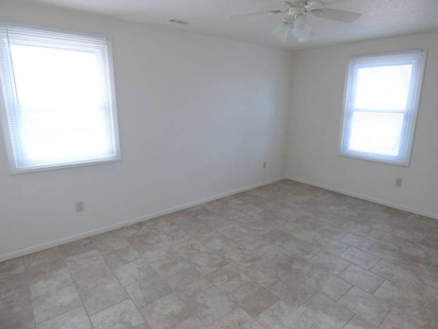 Fort Wayne House: 5527 Hoagland