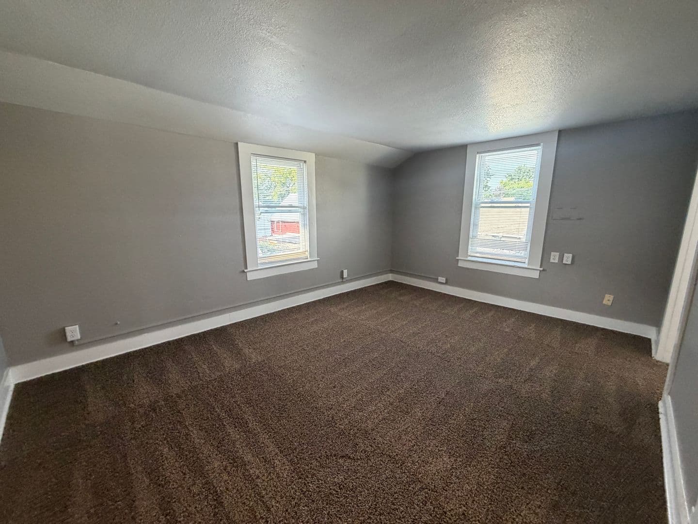 Fort Wayne Apartment: 2131 N Wells Street