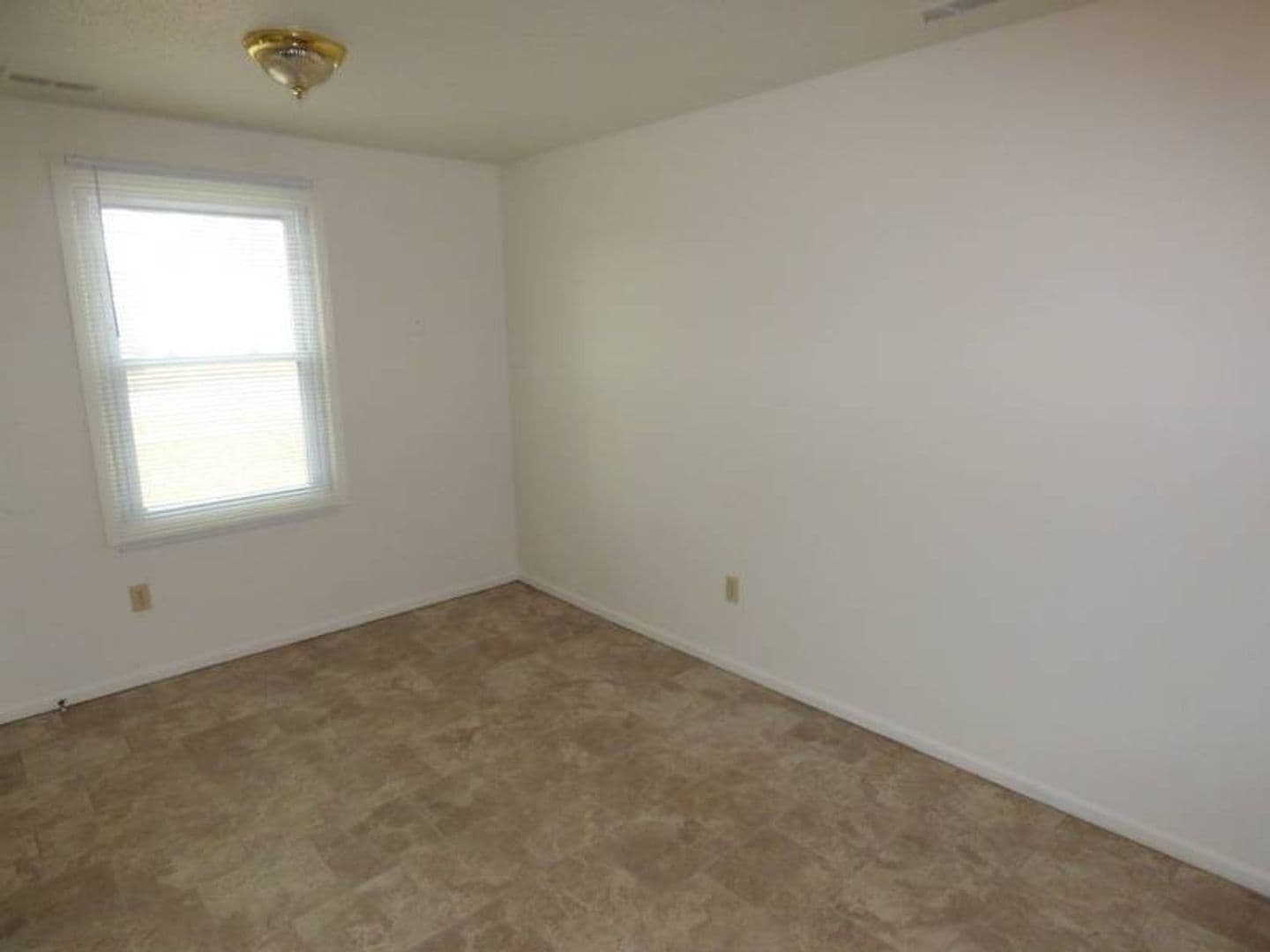 Fort Wayne House: 5527 Hoagland