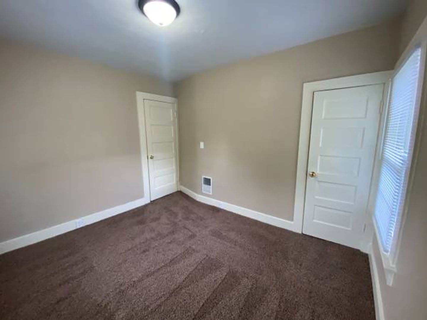 Fort Wayne House: 902 Nuttman Ave