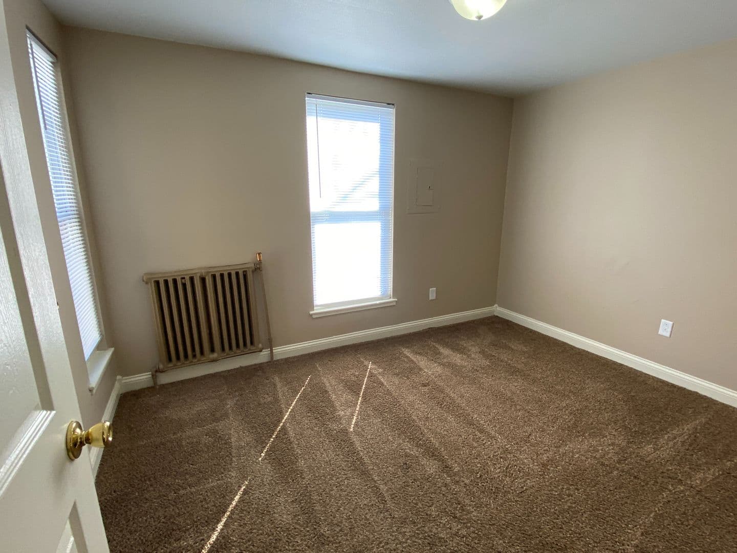 Fort Wayne Apartment: 236 E. Dewald St.