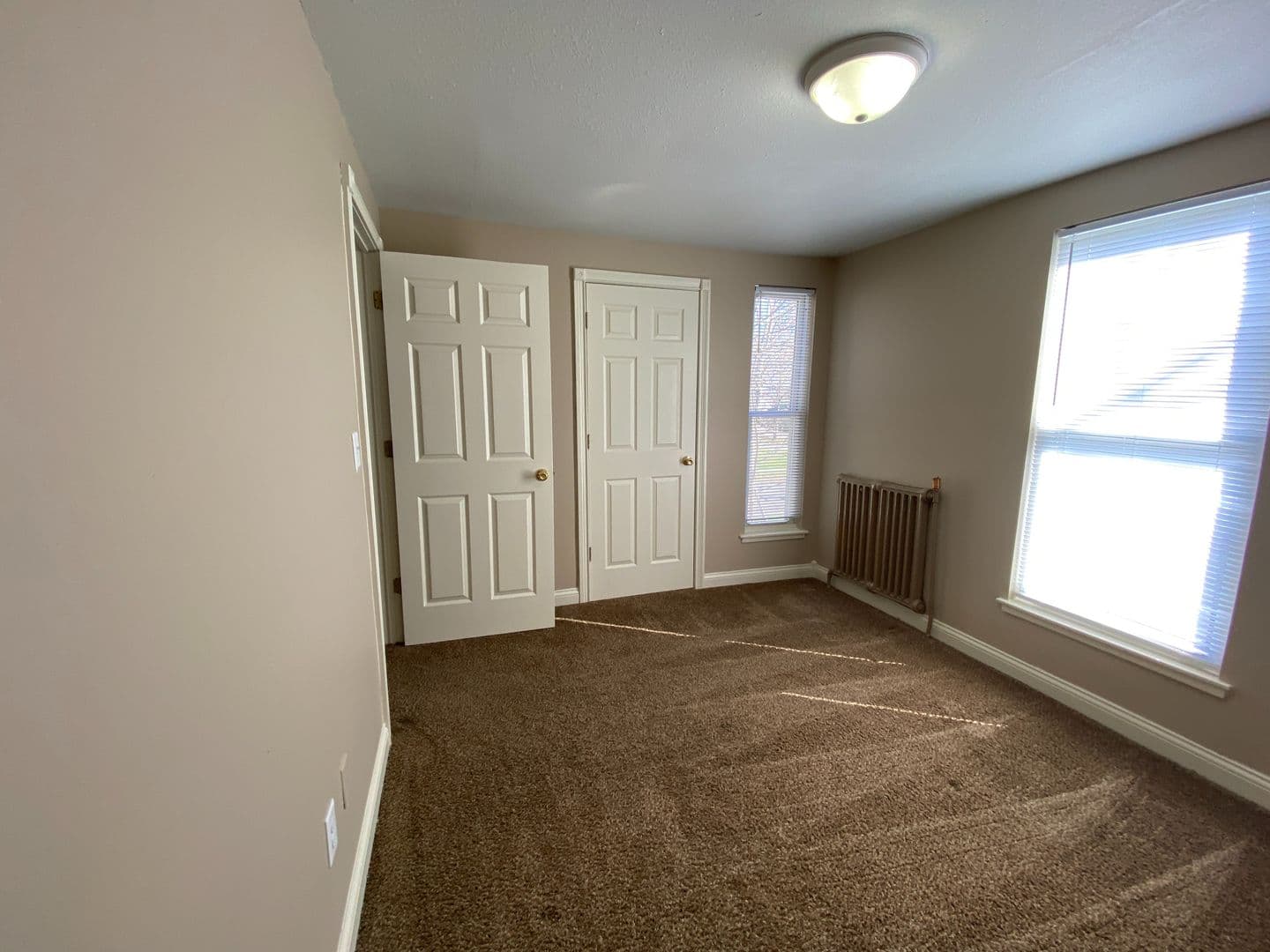 Fort Wayne Apartment: 236 E. Dewald St.