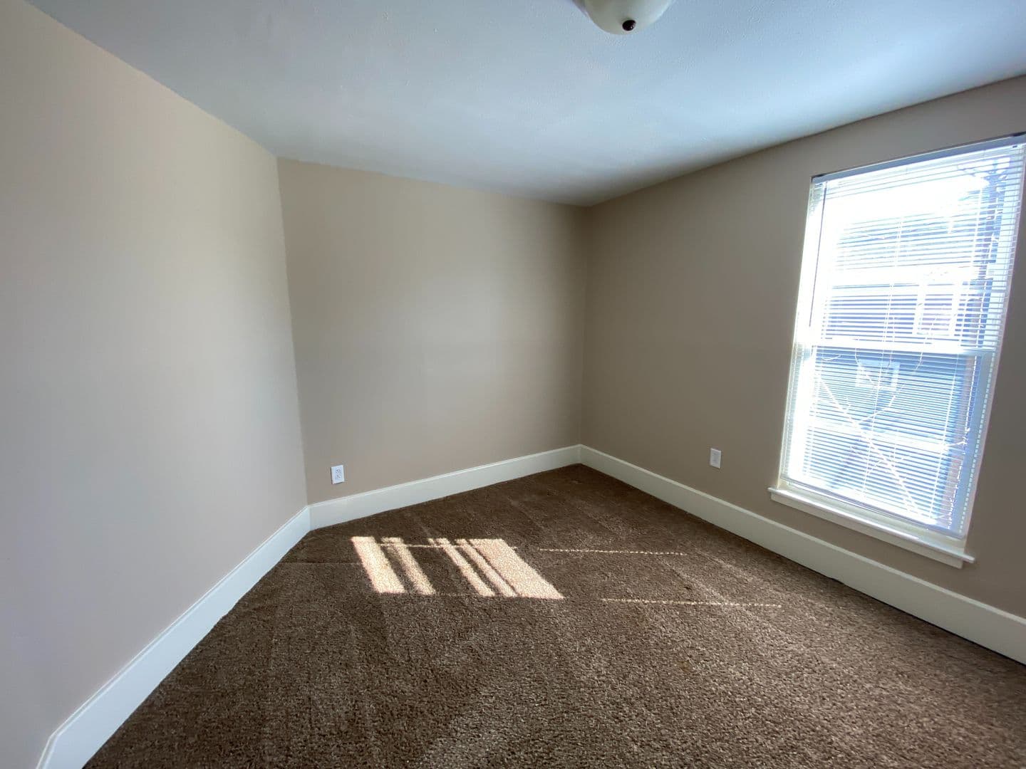 Fort Wayne Apartment: 236 E. Dewald St.