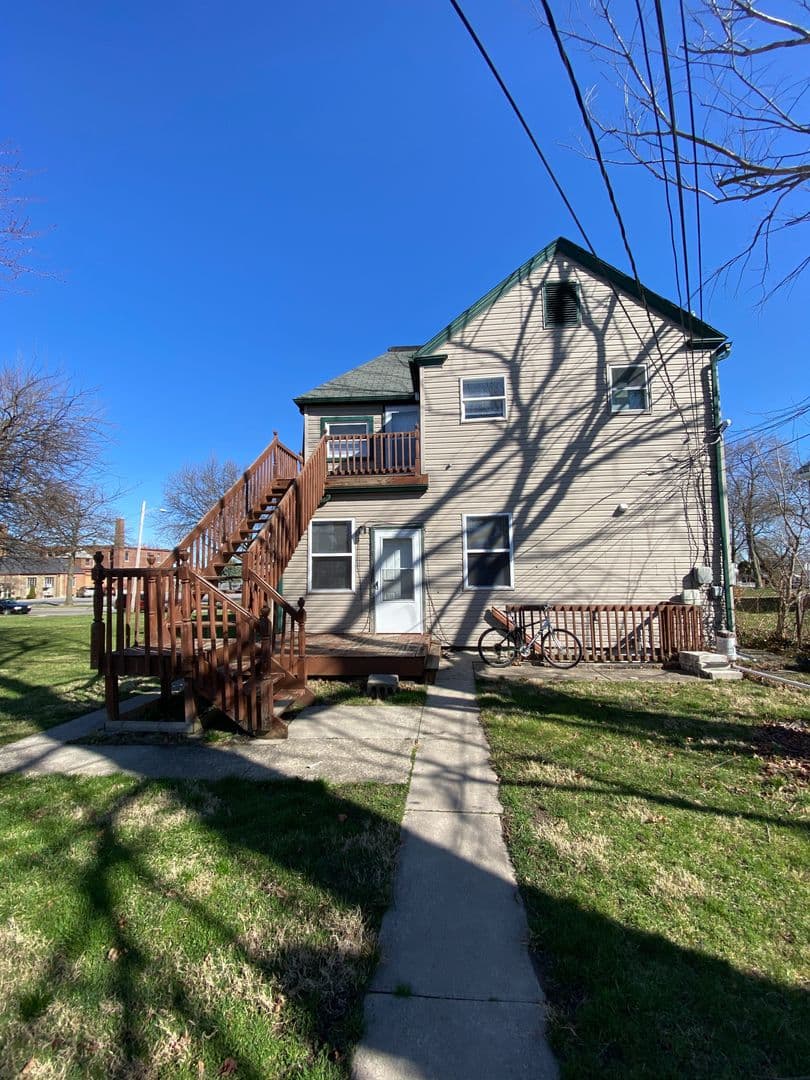 Fort Wayne Apartment: 236 E. Dewald St.
