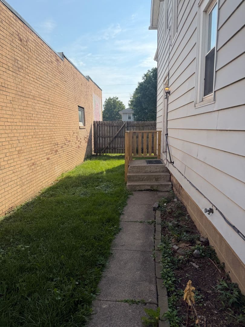 Fort Wayne Apartment: 2131 N Wells Street